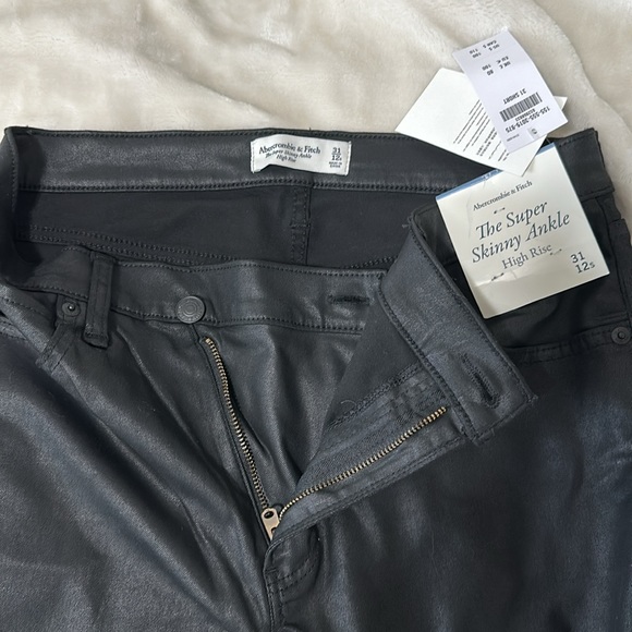 NWT Abercrombie Glossed Super Skinny High Rise Jeans short - Picture 4 of 4